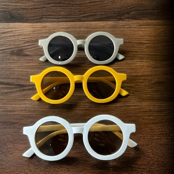 Retro Round Sunglasses - Picture 2 of 5